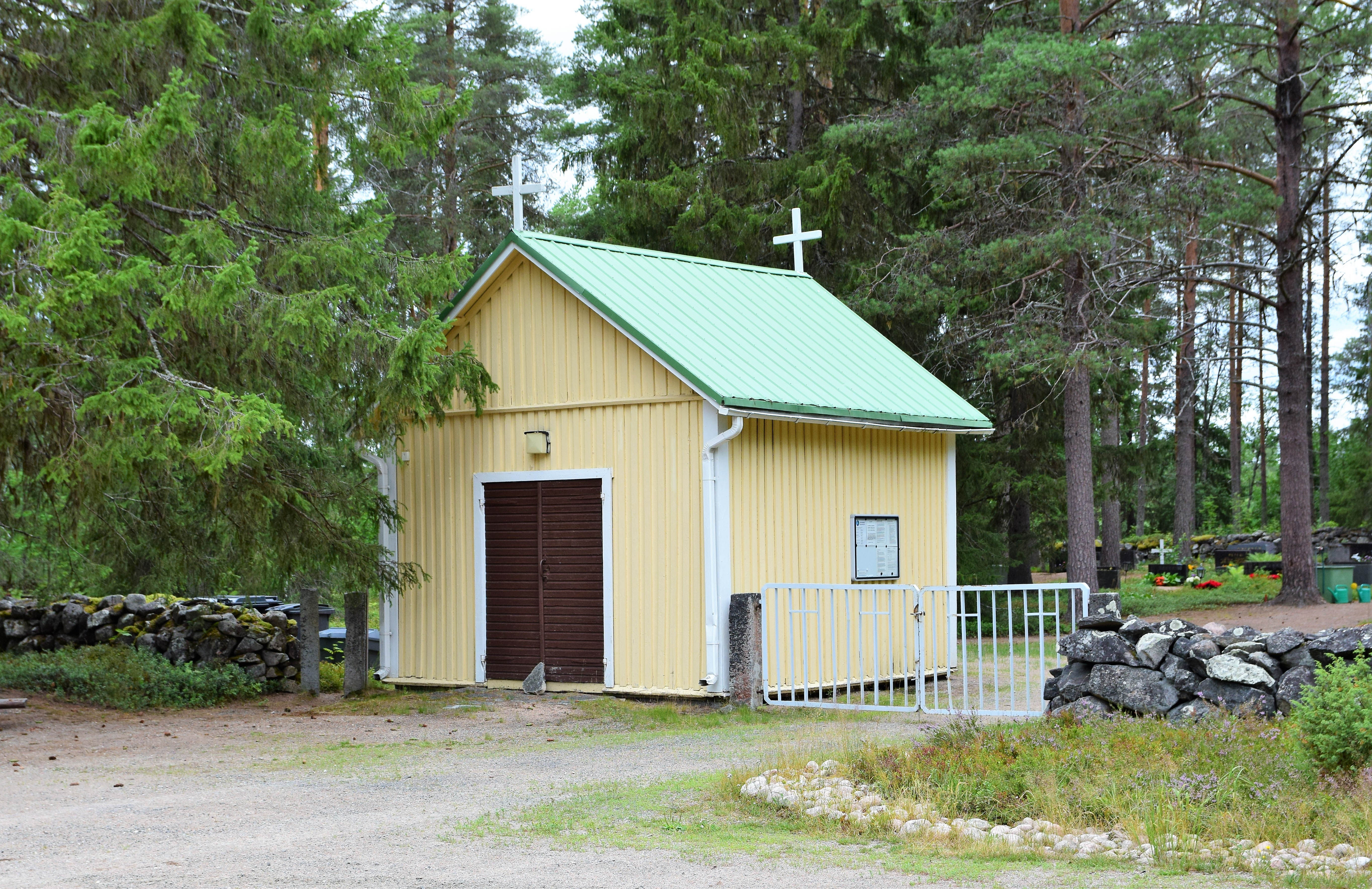 Paloniemen hautausmaan portti.