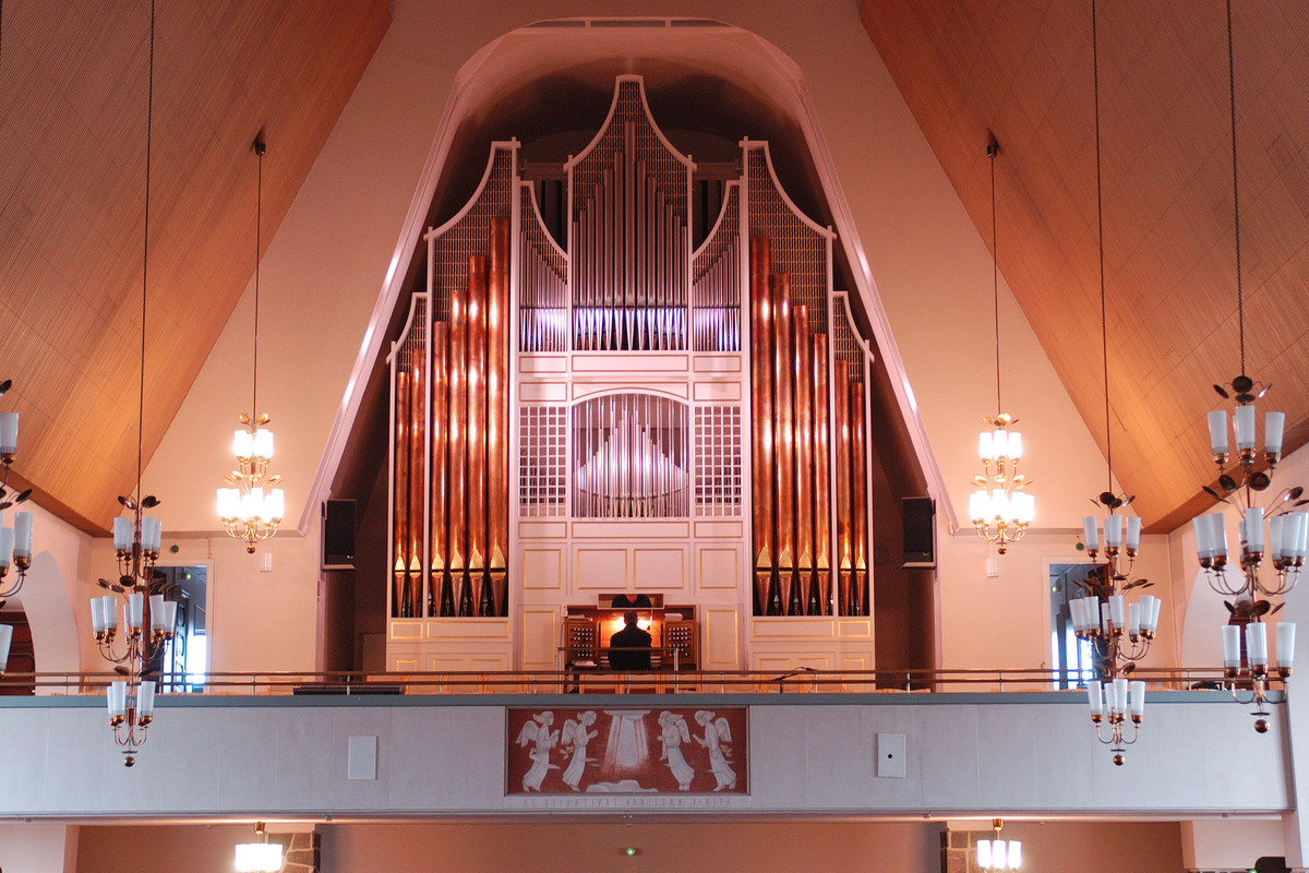 Rovaniemen kirkon urut on valmistettu Bruno Christensenin urkutehtaalla Tanskassa vuonna 1987.