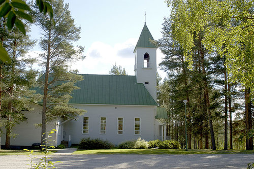 Viirin kappeli ja seurakuntakoti kuvattuna ulkoa päin.