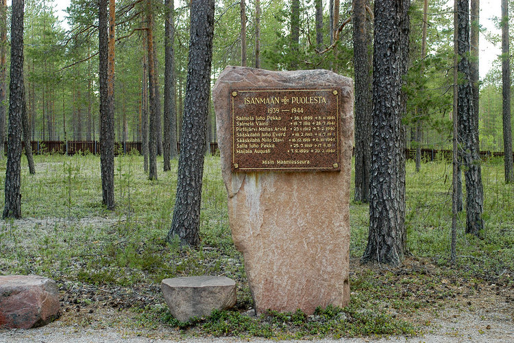 Avaa kuva isommaksi 17. sankarivainajien muistomerkki_M.