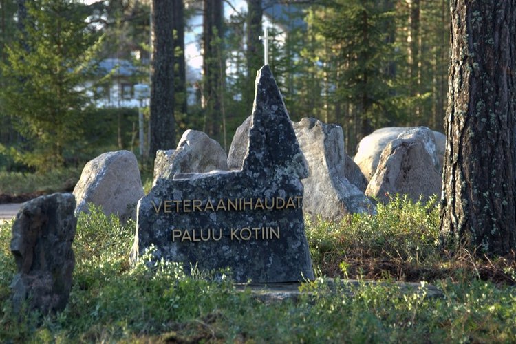 Avaa kuva isommaksi 18. veteraanihautojen tunnus_M.