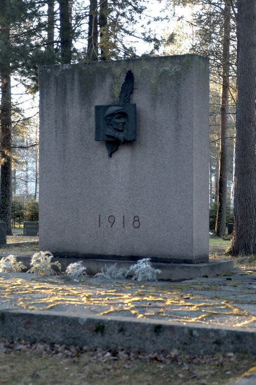 21. vakaumuksensa puolesta 1918 kuolleiden muistomerkki_M.jpg
