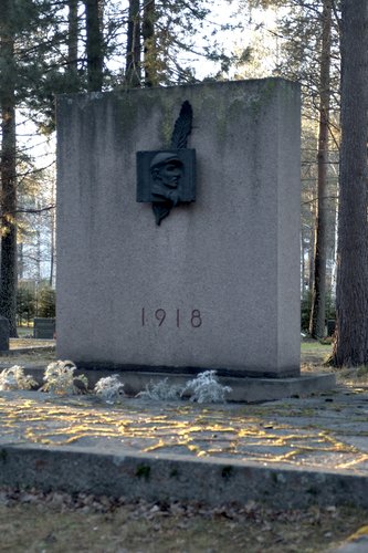 Avaa kuva isommaksi 21. vakaumuksensa puolesta 1918 kuolleiden muistomerkki_S.