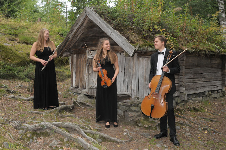 Trio Lyhty - säveliä kesäillassa Trio Lyhty - säveliä kesäillassa