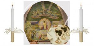 Kaksi adventtikynttilää palaa, kirkon fresko ja ehtoollispikarit